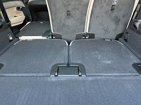 New 2026 Volvo XC90 T8 Plus w/ Protection Package Premier AWD/4WD image 18