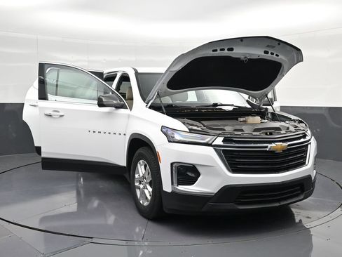 Used 2023 Chevrolet Traverse LS FWD image 32