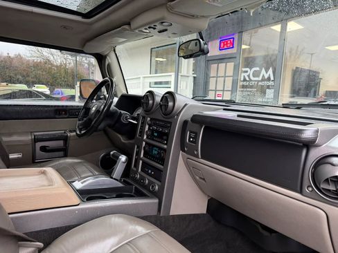Used 2004 HUMMER H2 w/ Preferred Equipment Group AWD/4WD image 27