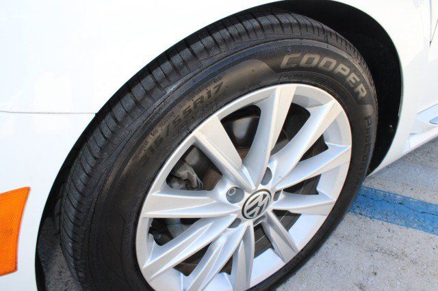 Used 2017 Volkswagen Beetle 1.8T S FWD image 30