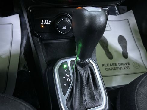 Used 2018 Jeep Renegade Latitude w/ Cold Weather Group image 23