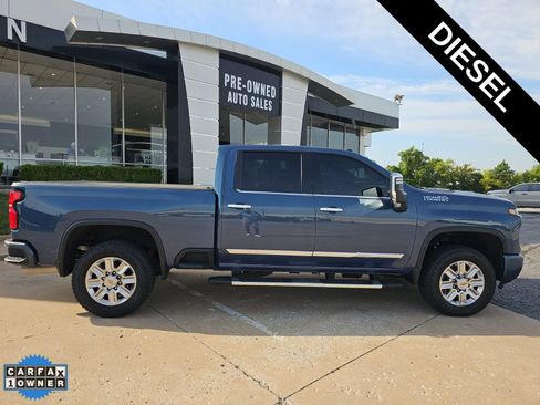 Used 2025 Chevrolet Silverado 2500 High Country w/ Technology Package AWD/4WD image 2