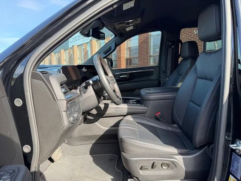 Used 2025 Chevrolet Tahoe RST AWD/4WD image 4