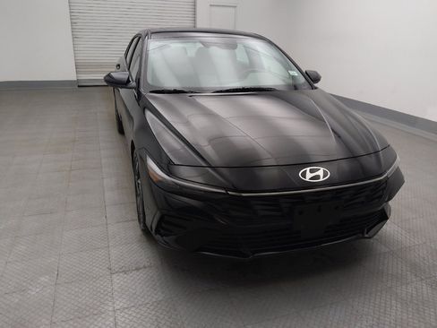 Used 2025 Hyundai Elantra SEL image 14