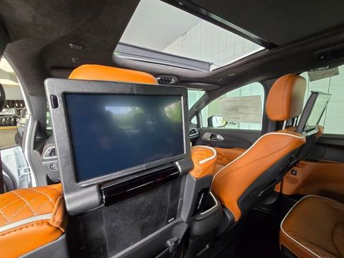 New 2026 Chrysler Pacifica Pinnacle image 23