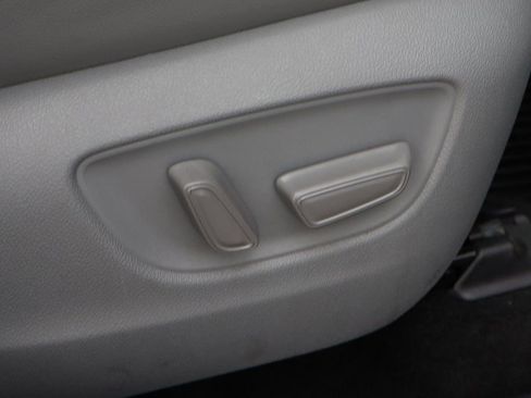 Used 2021 Toyota Highlander XLE image 46