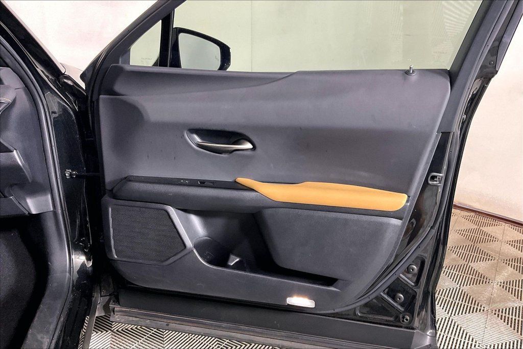 Used 2024 Lexus UX 250h FWD w/ Premium Package image 23