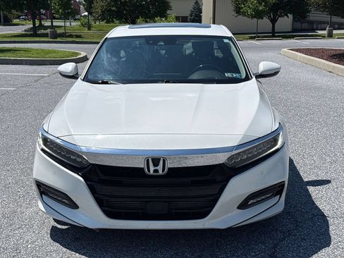 Used 2018 Honda Accord Touring image 3