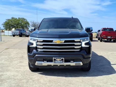 Used 2024 Chevrolet Silverado 1500 High Country w/ Technology Package AWD/4WD image 2