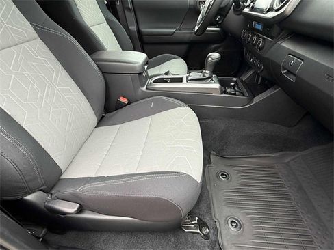 Used 2022 Toyota Tacoma TRD Sport image 19