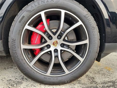 Used 2024 Porsche Cayenne S image 11