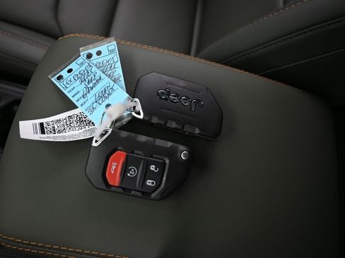 Used 2025 Jeep Gladiator Mojave image 21