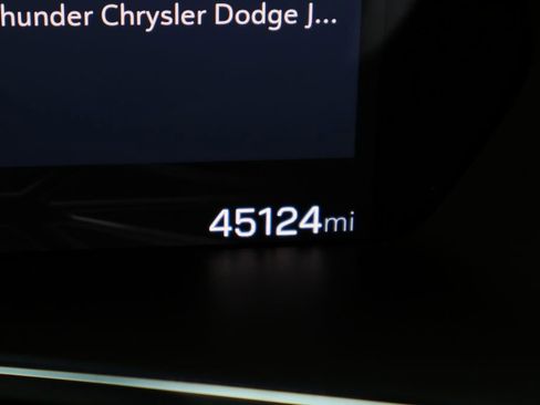 Certified 2023 GMC Canyon Denali w/ Denali Black Edition image 17