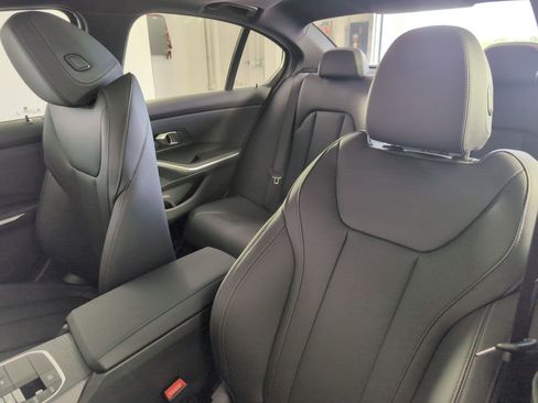 Used 2025 BMW 330i Sedan w/ Premium Package image 21