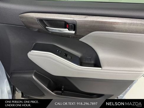Used 2021 Toyota Highlander Platinum AWD/4WD image 46
