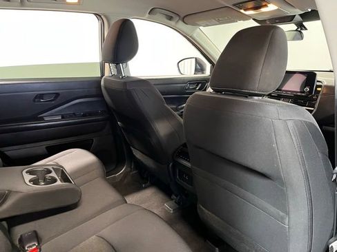Used 2024 Nissan Pathfinder SV FWD image 14