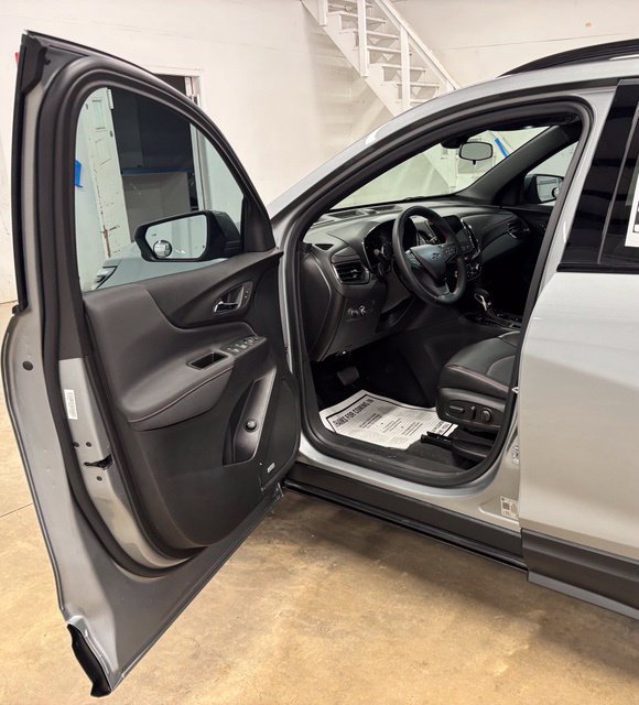 Used 2023 Chevrolet Equinox RS w/ RS Leather Package FWD image 21