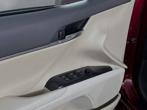 Used 2020 Toyota Camry LE image 17