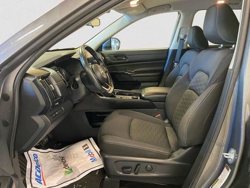 Certified 2024 Nissan Pathfinder SV w/ Black Appearance Package image 9