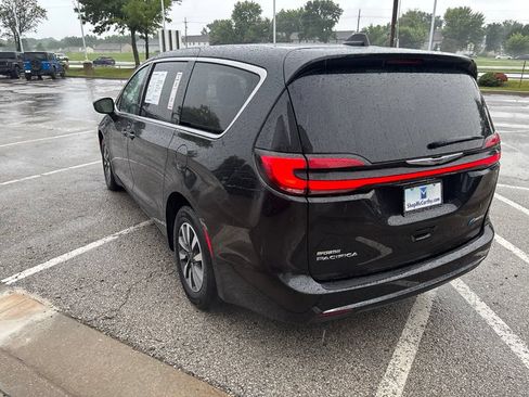 Used 2023 Chrysler Pacifica Touring-L FWD image 19