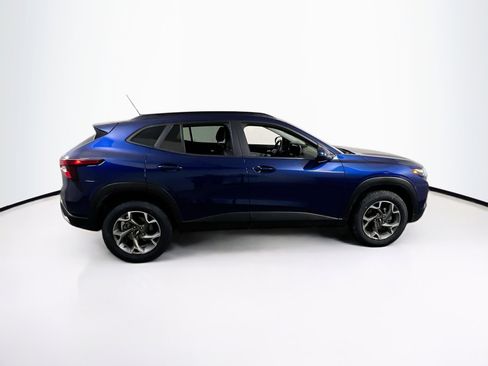 Used 2024 Chevrolet Trax LT w/ LT Convenience Package image 4