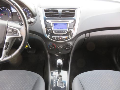 Used 2014 Hyundai Accent SE w/ Option Group 3 FWD image 16