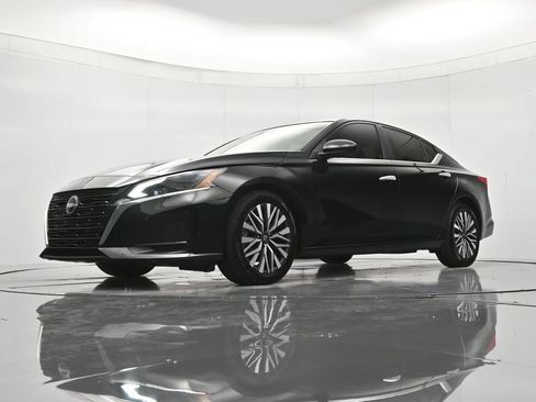 Used 2023 Nissan Altima 2.5 SV FWD image 36