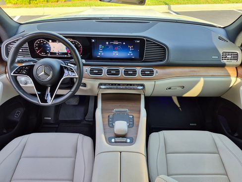 Certified 2024 Mercedes-Benz GLS 450 4MATIC image 31