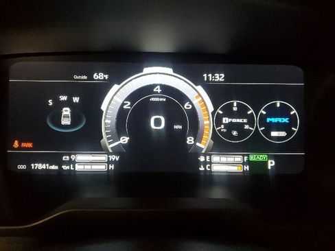 Used 2024 Toyota Tundra Limited w/ TRD Off-Road Package AWD/4WD image 18