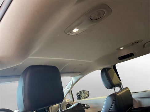 Used 2024 Chrysler Pacifica Touring-L image 23