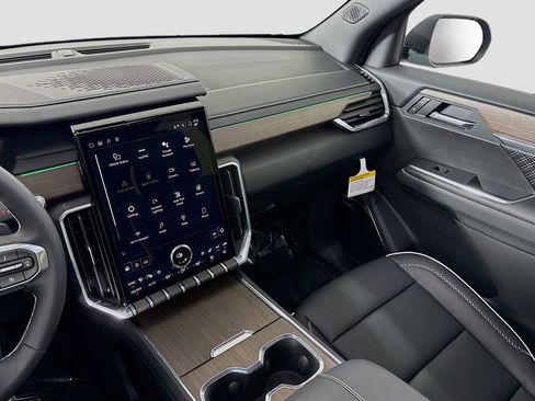 New 2026 GMC Acadia Denali w/ Super Cruise Package image 24