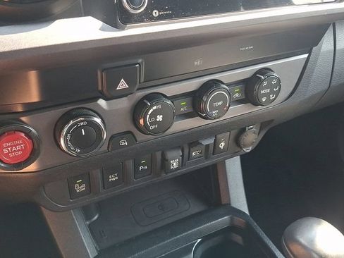 Used 2020 Toyota Tacoma TRD Sport w/ Technology Package AWD/4WD image 15