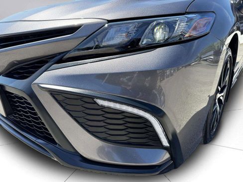 Used 2024 Toyota Camry SE image 12