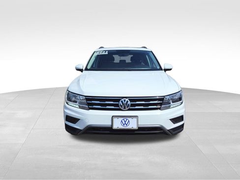Certified 2021 Volkswagen Tiguan SE w/ Panoramic Sunroof Package AWD/4WD image 13