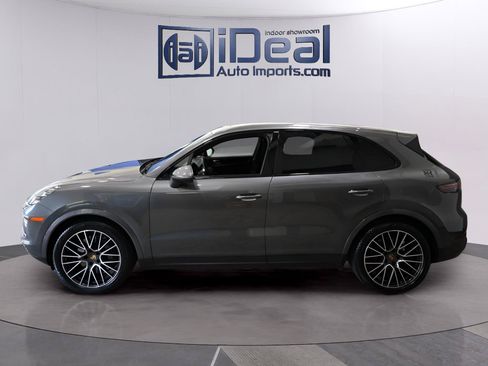 Used 2019 Porsche Cayenne S AWD/4WD image 2