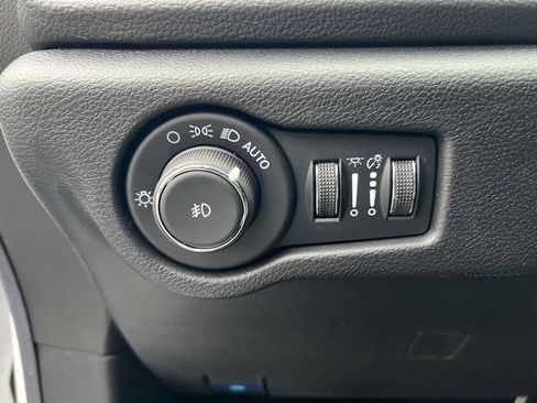 New 2026 Chrysler Pacifica Select AWD/4WD image 20