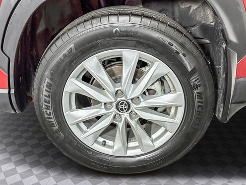 Used 2024 Toyota Corolla Cross LE image 32