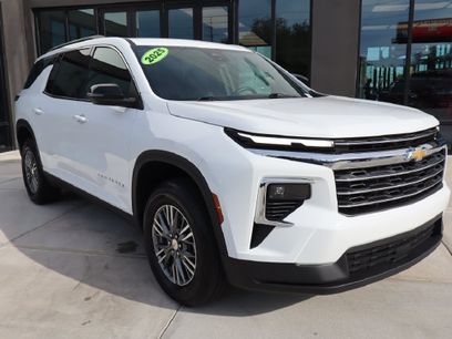 Used 2025 Chevrolet Traverse LT