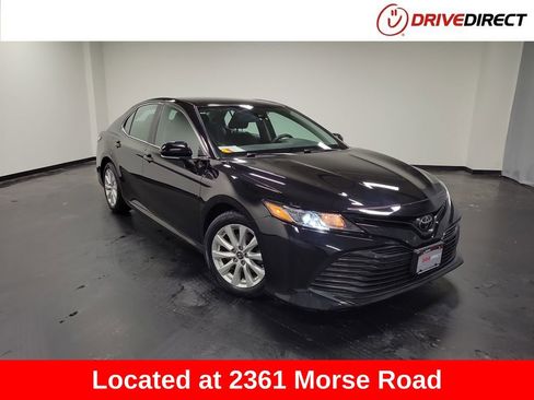 Used 2019 Toyota Camry LE image 1