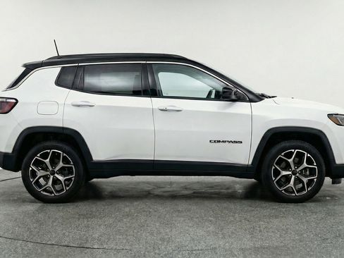 Used 2025 Jeep Compass Limited image 11