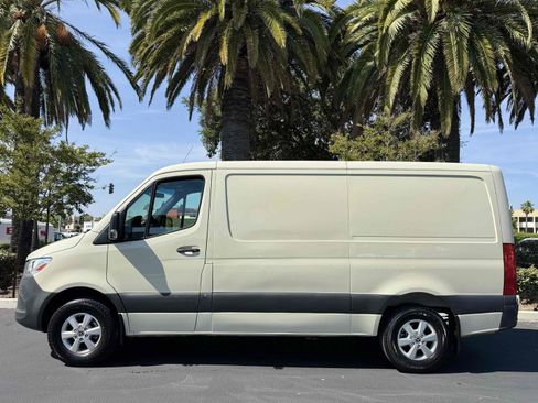 Used 2022 Mercedes-Benz Sprinter 1500 image 13