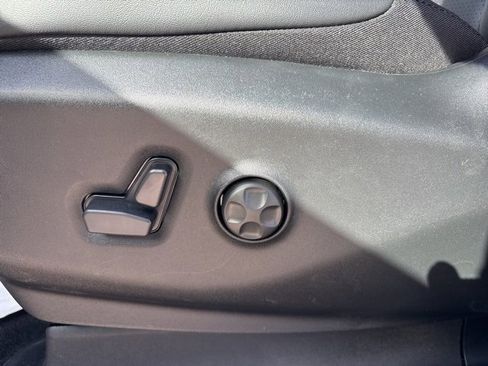 New 2026 Chrysler Pacifica Select image 12