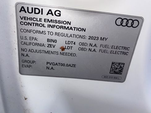 Used 2023 Audi e-tron Premium Plus w/ Premium Plus Package image 3