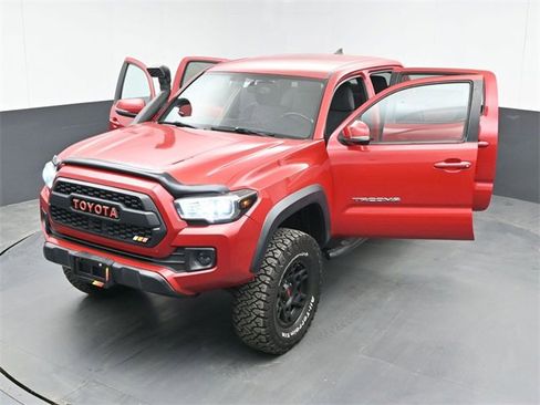 Used 2017 Toyota Tacoma TRD Off-Road w/ Tow Package (A/T) image 51