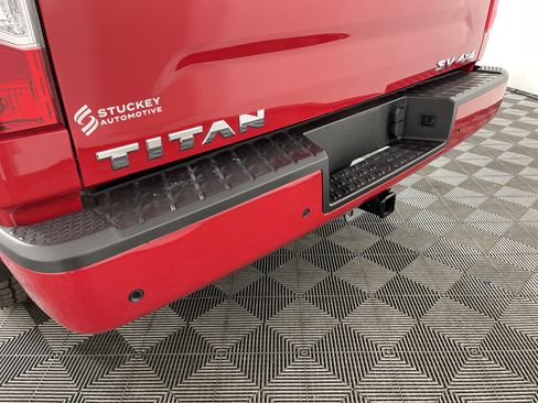 Used 2024 Nissan Titan SV image 6