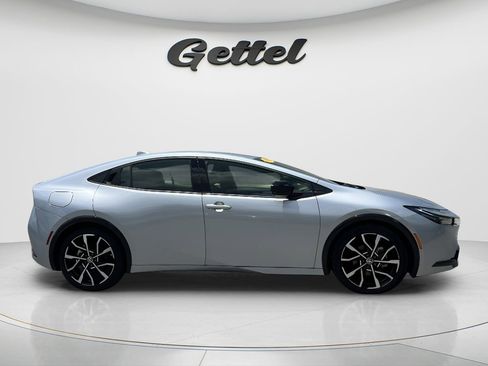 Used 2025 Toyota Prius Plug-In Hybrid FWD image 4