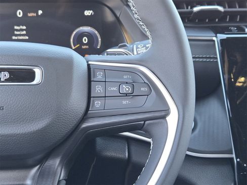 New 2025 Jeep Grand Cherokee Laredo X w/ Luxury Tech Group I image 28