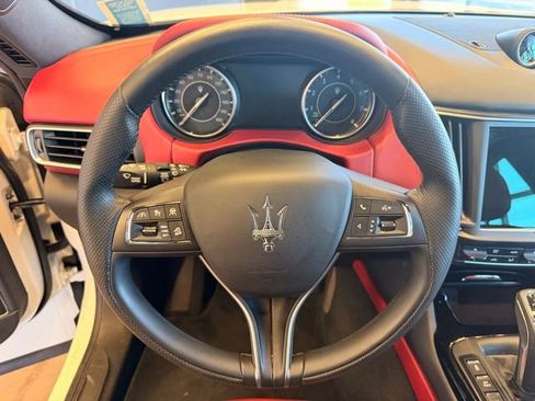Used 2023 Maserati Levante GT AWD/4WD image 17