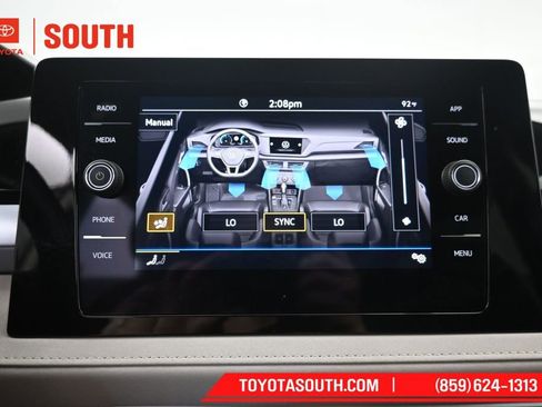 Used 2025 Volkswagen Taos SE FWD image 14