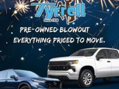 Used 2025 Chevrolet Trax LT image 2